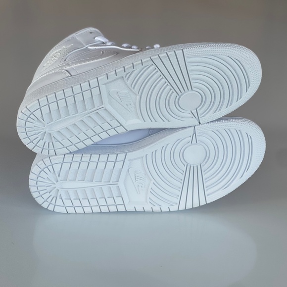 Unworn Nike Air Jordan 1 Mid Triple White US Men\'s 9.5 main image 5